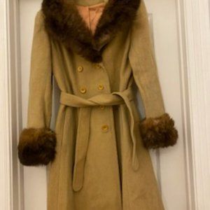 Vintage Coat with fur collar and cuffs